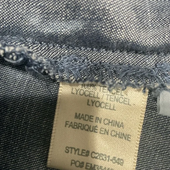 ☃️☃️ Cloth & Stone Women’s Buttoned Sleeves Pockets Longer Back Shirt, M - Picture 10 of 11